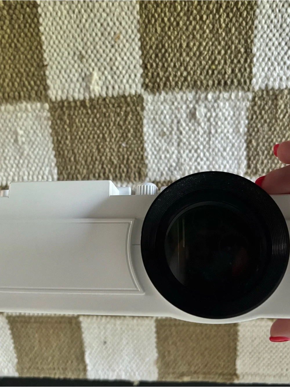 Auking White Projector with Focus & Keystone Controls